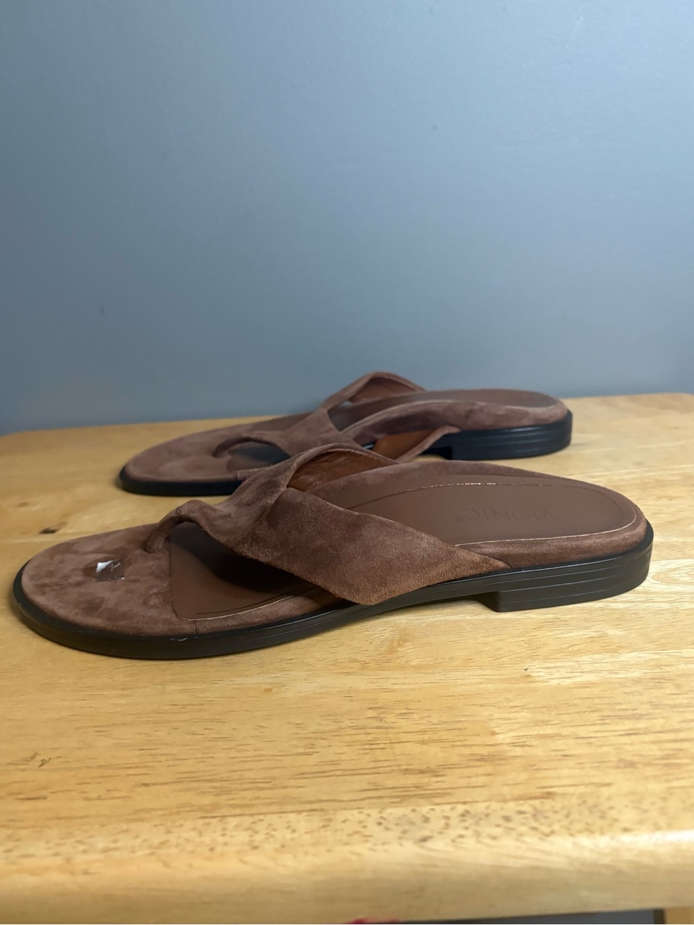 Vionic Agave Brown Suede Leather Orthotic Thong Sandals Women’s Size 7M NWT - Picture 6 of 9